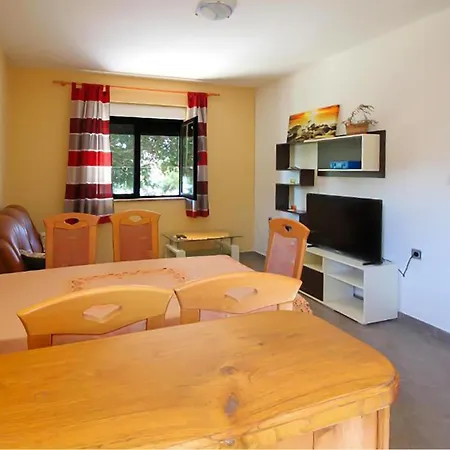 Apartment 2 Bedroom Stunning In