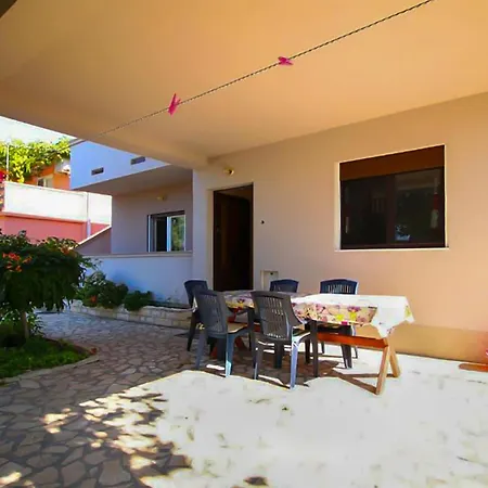 2 Bedroom Stunning In Apartment *