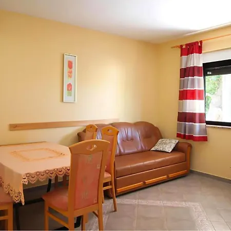 アパート 2 Bedroom Stunning In Dinjiška